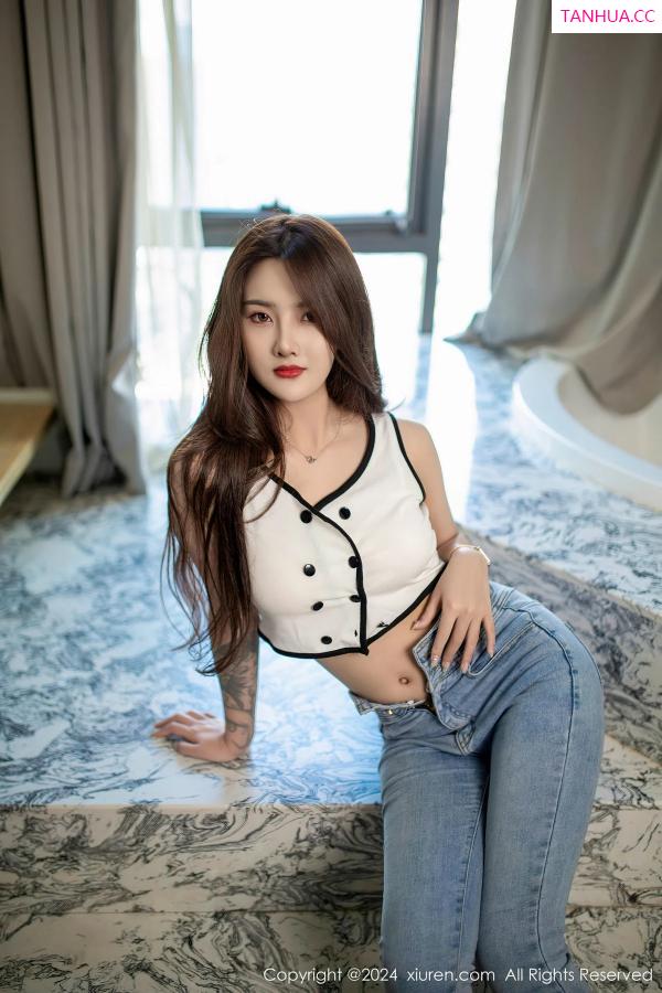  [XiuRen]高清写真图 2024.04.18 No.8410 仙女爱自由 牛仔裤美腿第12张图片